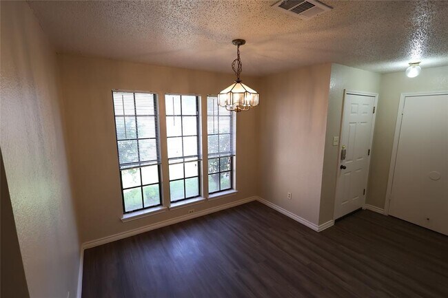 Building Photo - 6714 Windrift Way