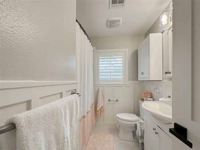 Building Photo - 3107 Broadmead Dr