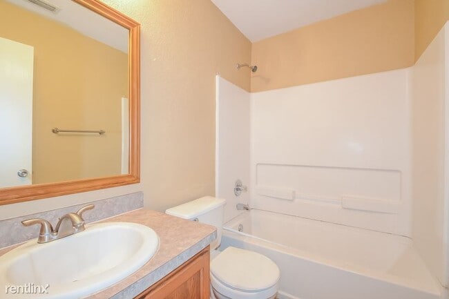 Building Photo - 6 br, 2.5 bath House - 3818 Amber Chase