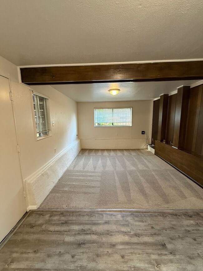 Building Photo - 720 Beaver St