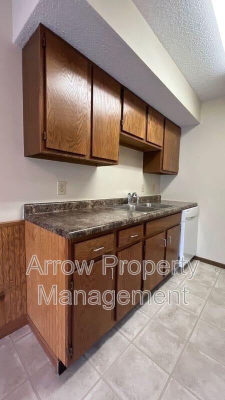 Building Photo - 3405 Holdrege St