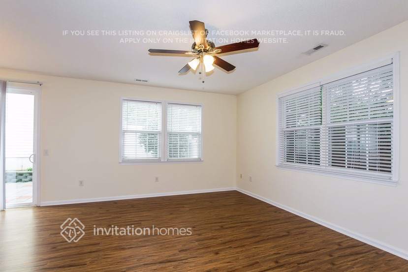 Building Photo - 9220 Meadowmont View Dr