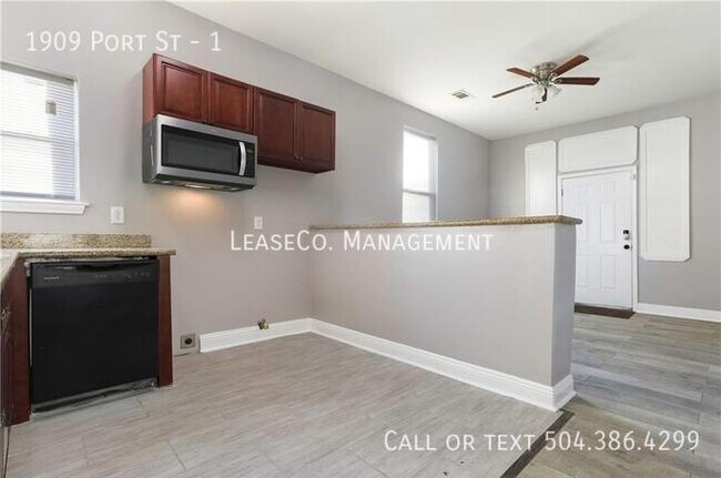 Building Photo - 1909 Port St