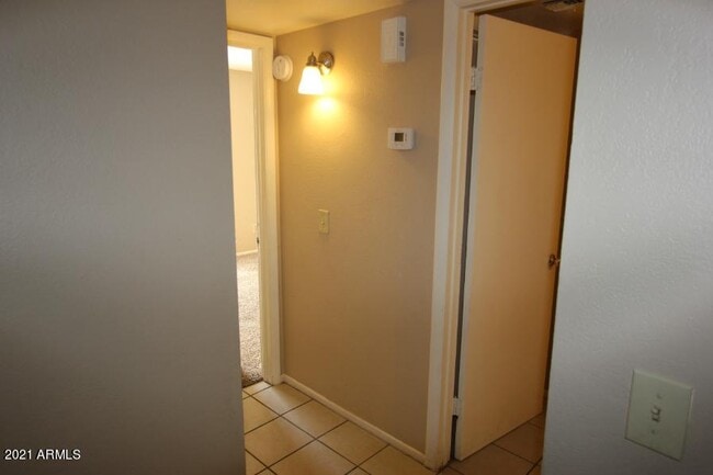 Building Photo - 45 N Phyllis