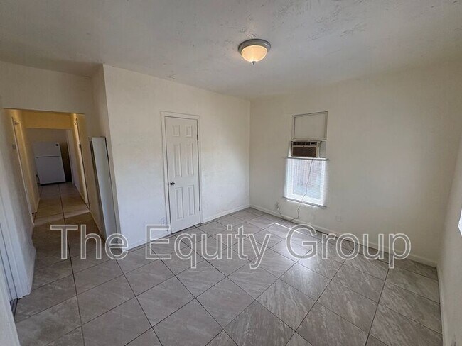 Building Photo - 326 S L St