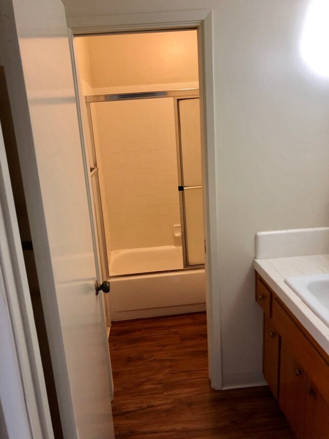Building Photo - 810 Spencer Street, Unit 1