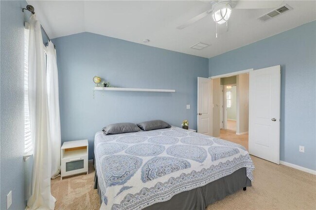 Building Photo - 113 Checkerspot Ct