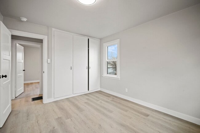 Building Photo - Enjoy a move-in ready home with brand new ...