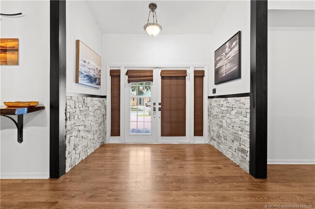 Building Photo - 10380 SE Jupiter Narrows Dr