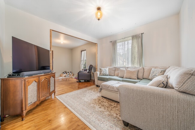 Building Photo - 1436 W Prospect Ave