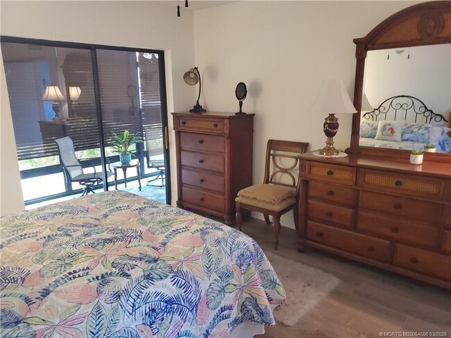 Building Photo - 811 SW South River Dr