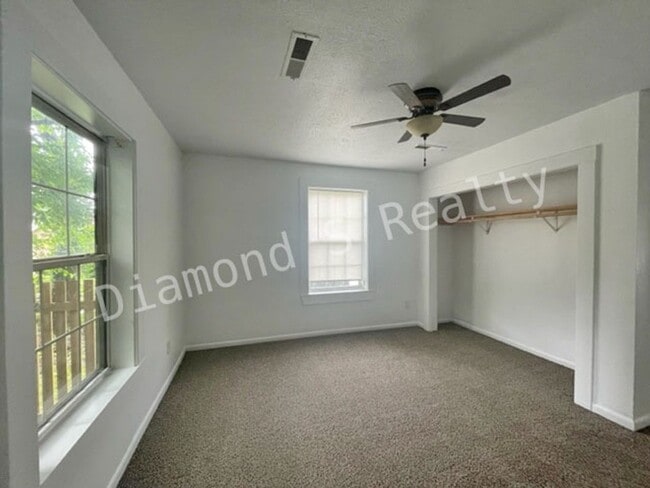 Building Photo - 3 Bedroom Home Available Early June!