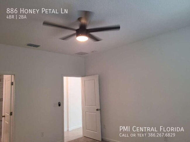 Building Photo - 886 Honey Petal Ln