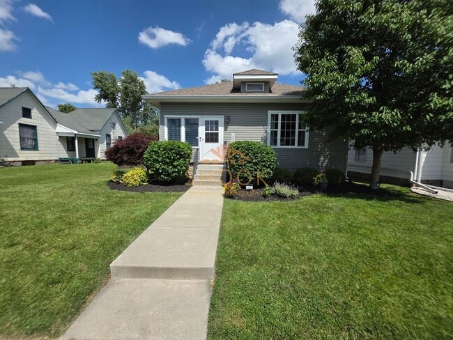 Primary Photo - LOOK AT THIS 3 BR GEM WITH A BASEMENT UNDE...