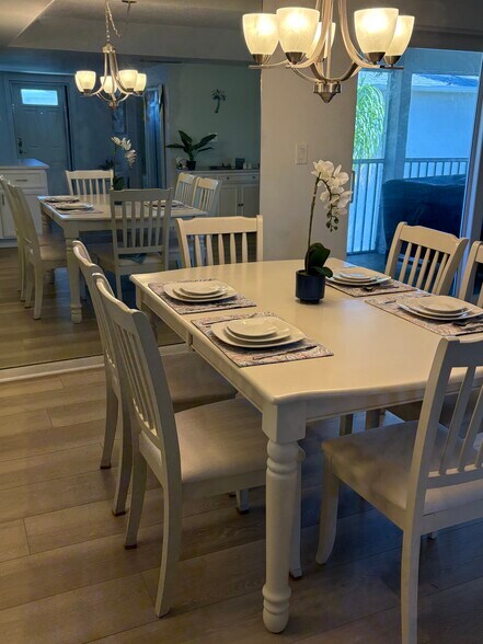 Building Photo - 195 Peppermint Ln