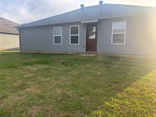 Building Photo - 690 Morningside Dr