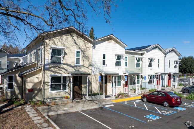 Building Photo - Esperanza Place