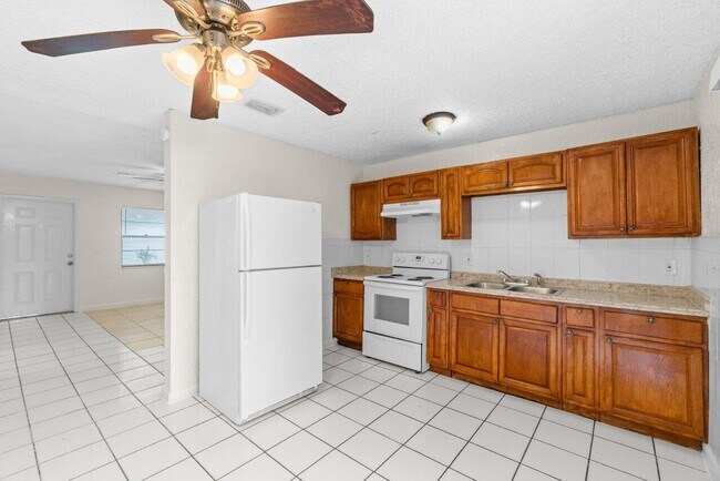 Building Photo - 4907 Gulfstream Rd