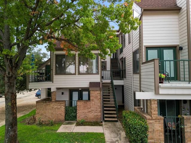 Building Photo - 2300 Bamboo Dr