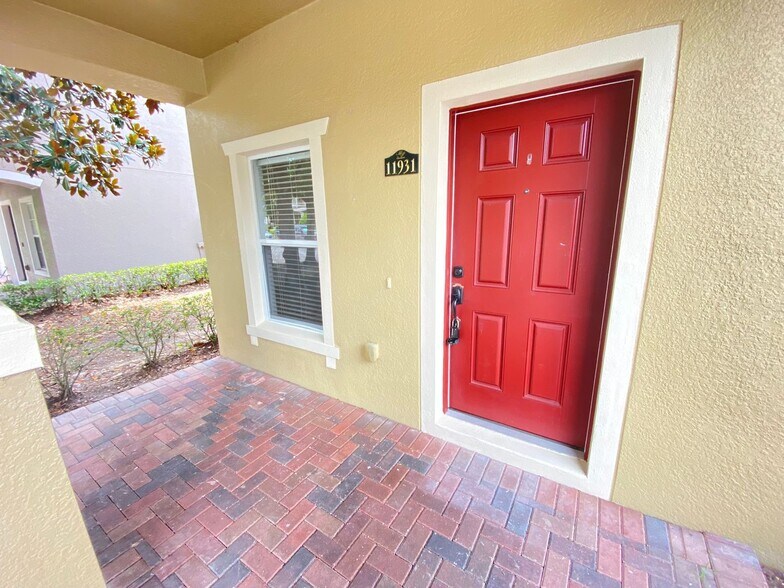 Building Photo - 5 bed / 2.5 bath Lake Nona Townhome!