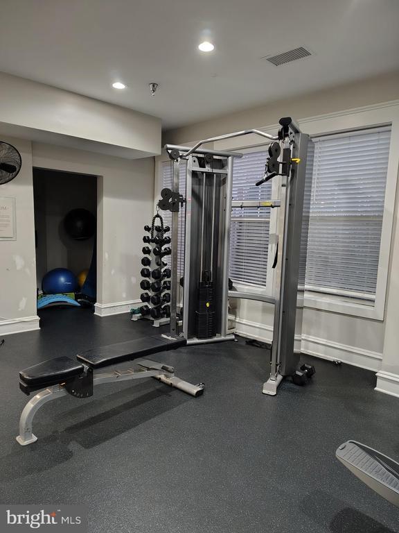 Building Photo - 1641 International Dr