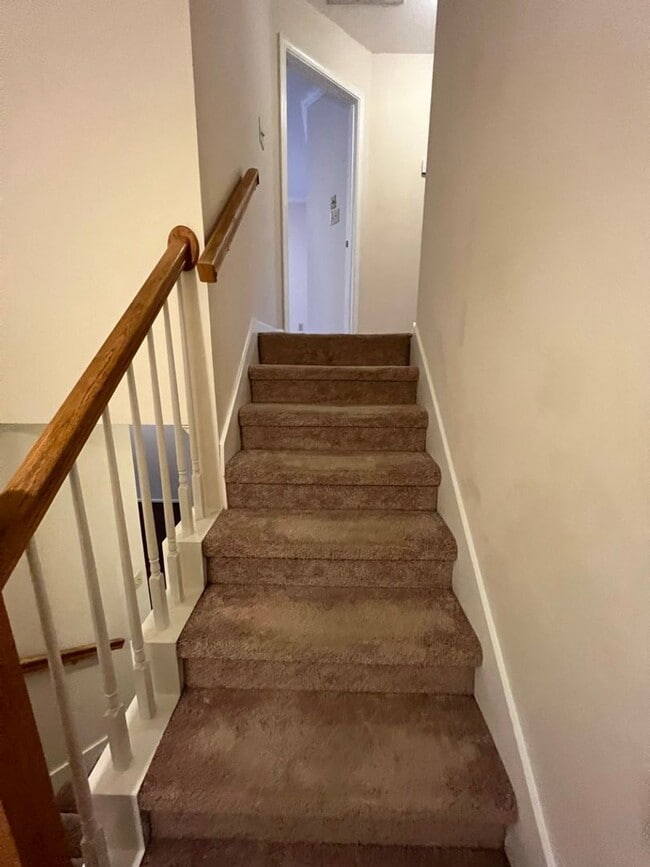 Building Photo - Townhome For Rent In Vestavia Hills!!! Ava...