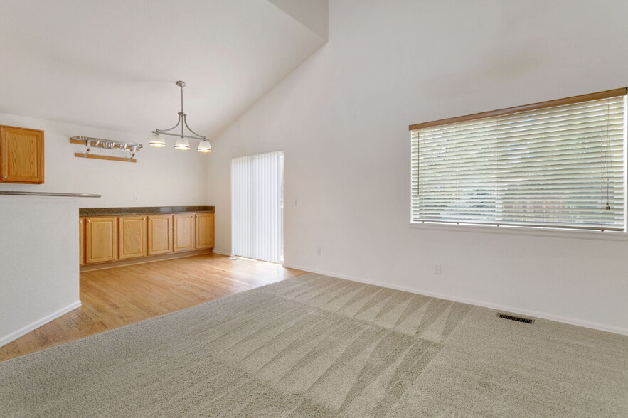 Building Photo - 4-Bedroom Home with Main-Level Suite, Gran...