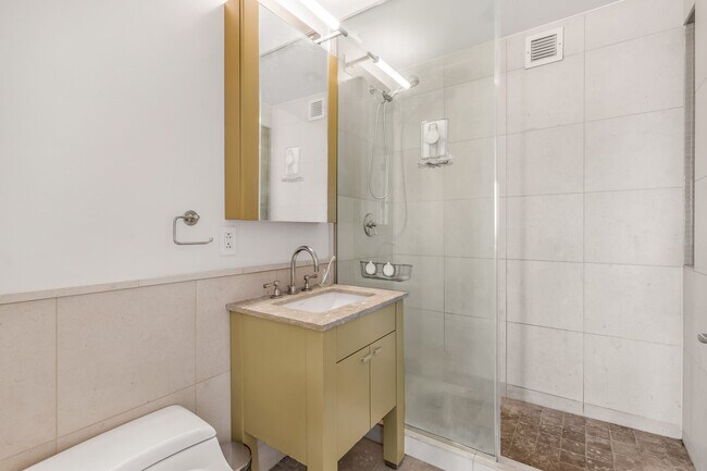 Building Photo - 350 W 42nd St
