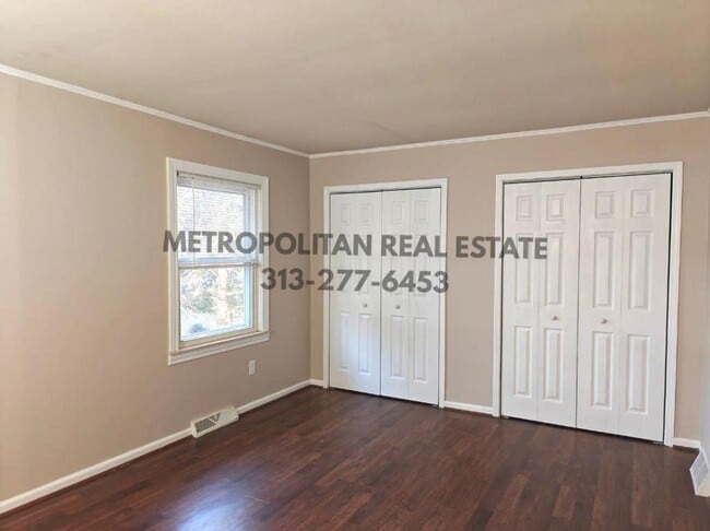 Building Photo - 474 Robbe Ave