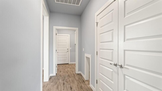 Building Photo - 213 Olde Ml Ct