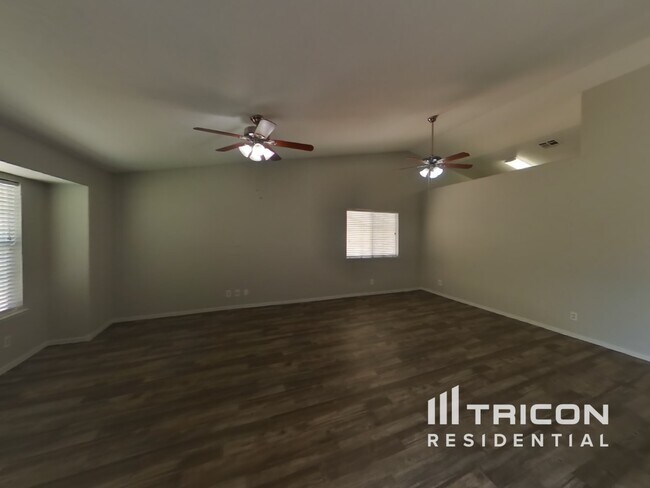 Building Photo - 5033 Golfridge Dr