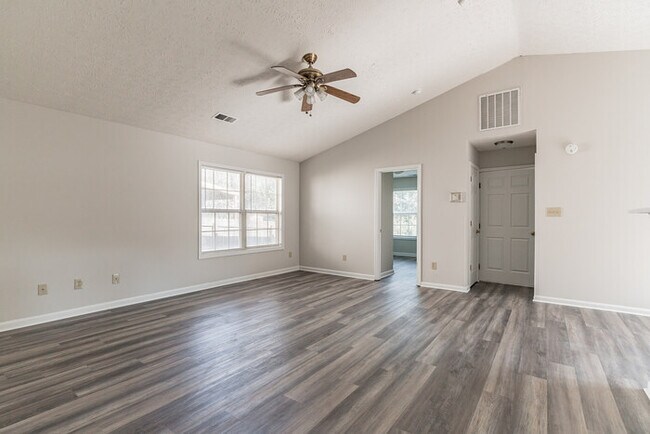 Building Photo - Three bedroom rental on Woodhaven Pl