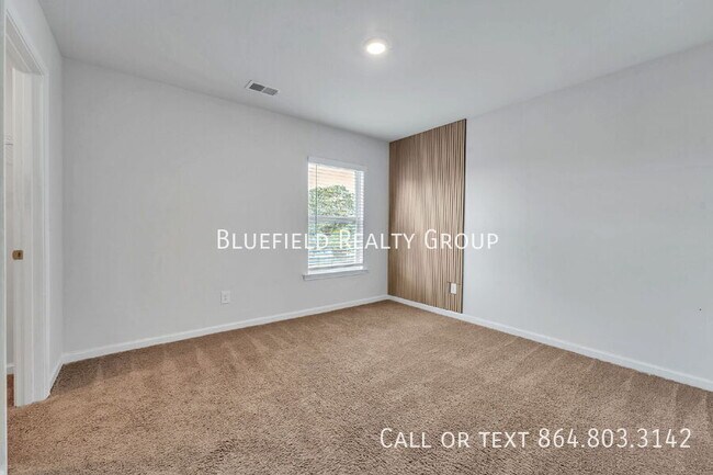 Building Photo - 815 Vanguard St