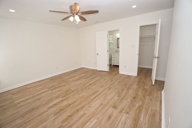 Building Photo - 210 Hayden Pl