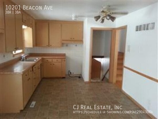 Building Photo - 10201 Beacon Ave