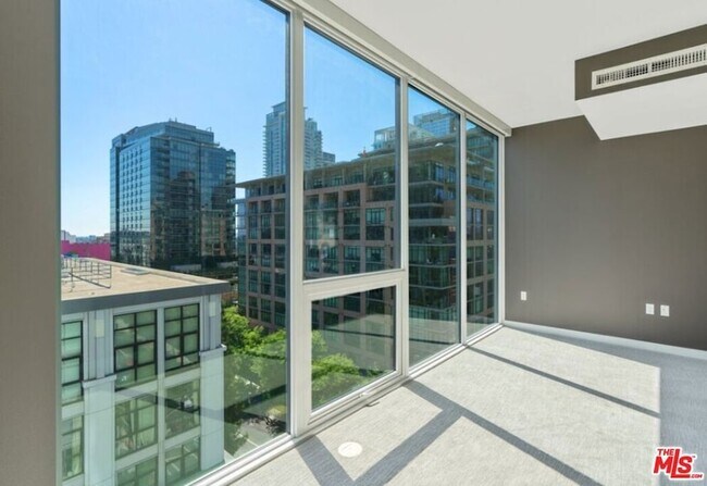 Building Photo - 1050 S Grand Ave