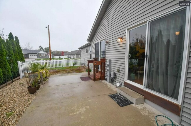 Building Photo - 502 Commander Ct