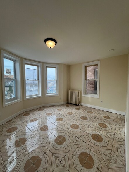 Building Photo - 93 W 33rd St