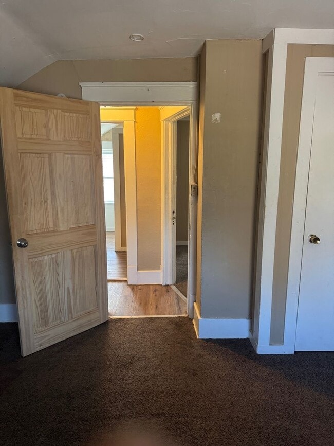 Building Photo - Charming 3-Bedroom Property in Prime Location