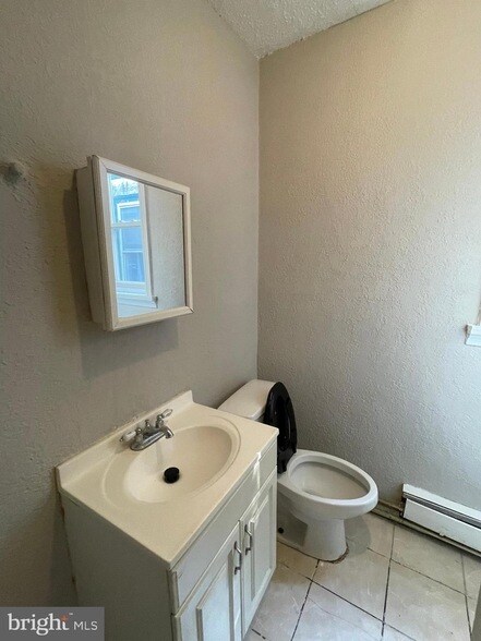 Building Photo - 131 Hansberry St