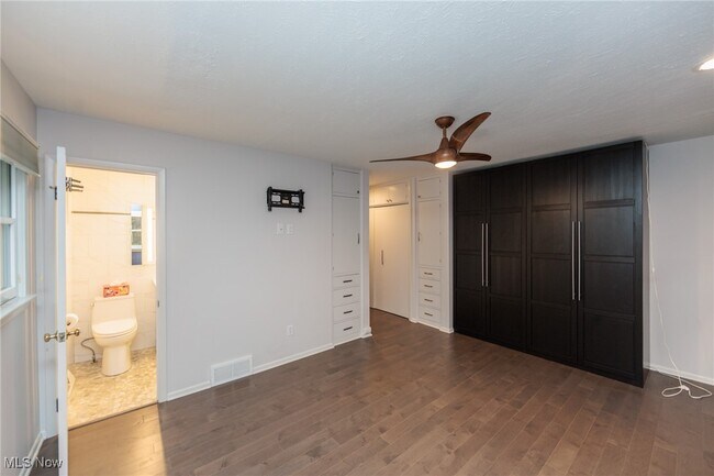 Building Photo - 2500 Deborah Dr