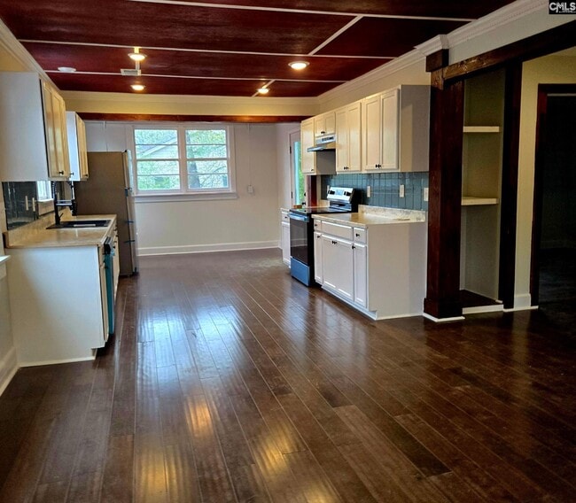 Building Photo - 641 Brooks Ave