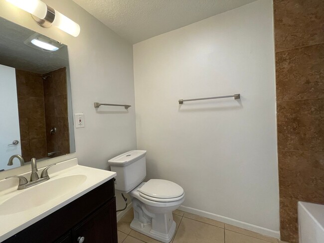 Building Photo - 1704 2nd St