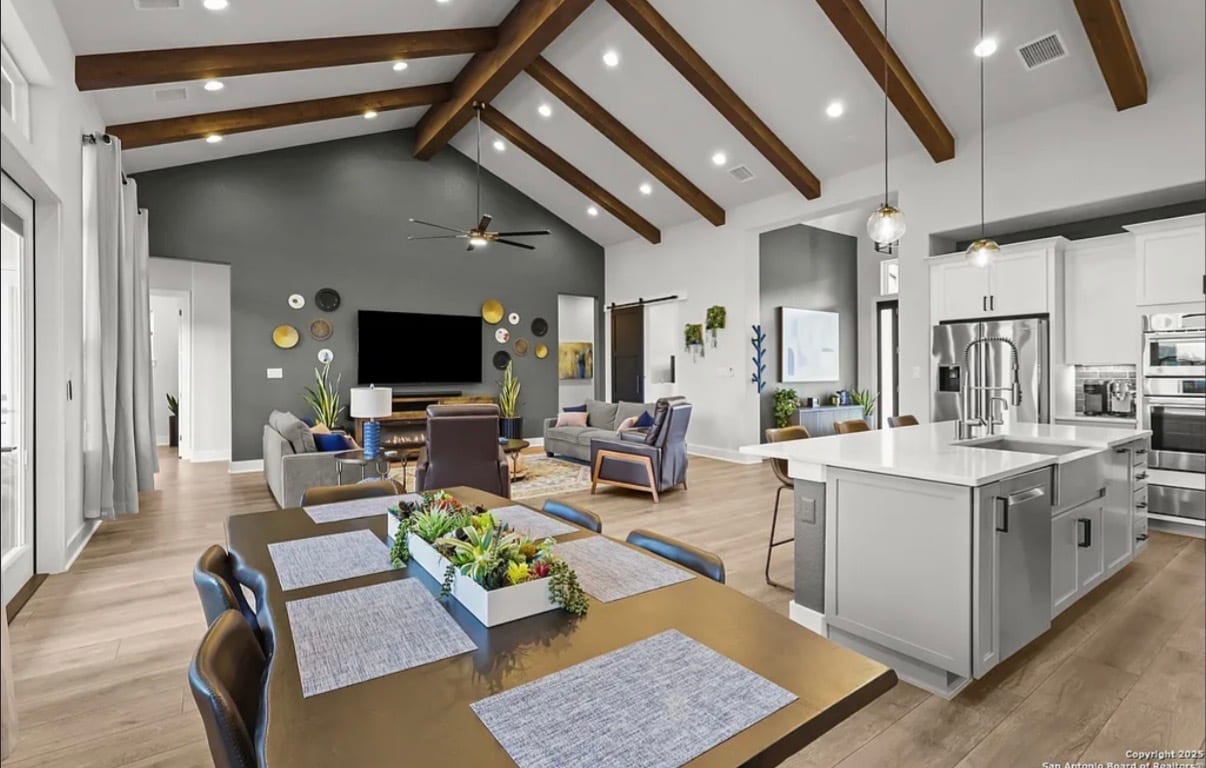 Building Photo - 1032 Clear Water Cyn