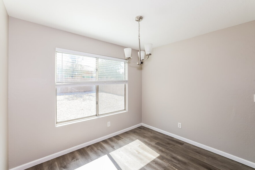 Building Photo - 8623 N 68th Dr