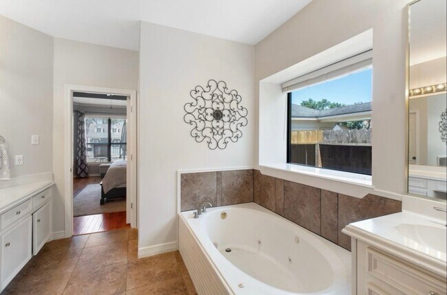 Building Photo - 18234 Knotty Green Dr