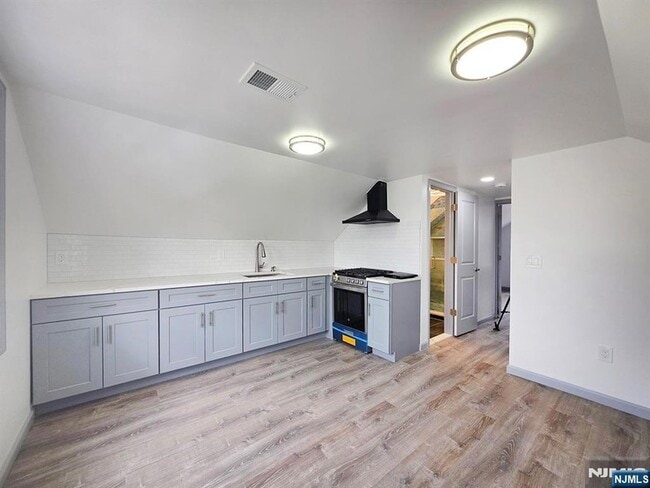 Building Photo - 170 Sunset Ave