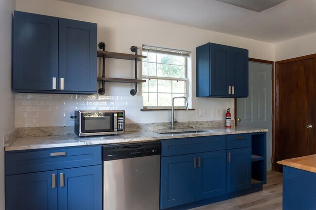 Building Photo - 1521 Cinnamon Bear Cir
