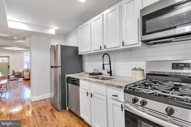 Building Photo - 3405 Claremont St