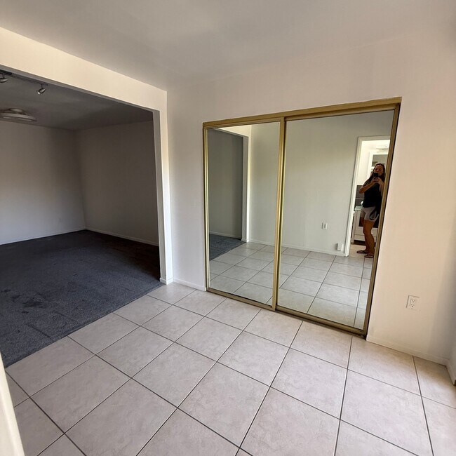 Building Photo - 933 Parkbrook St